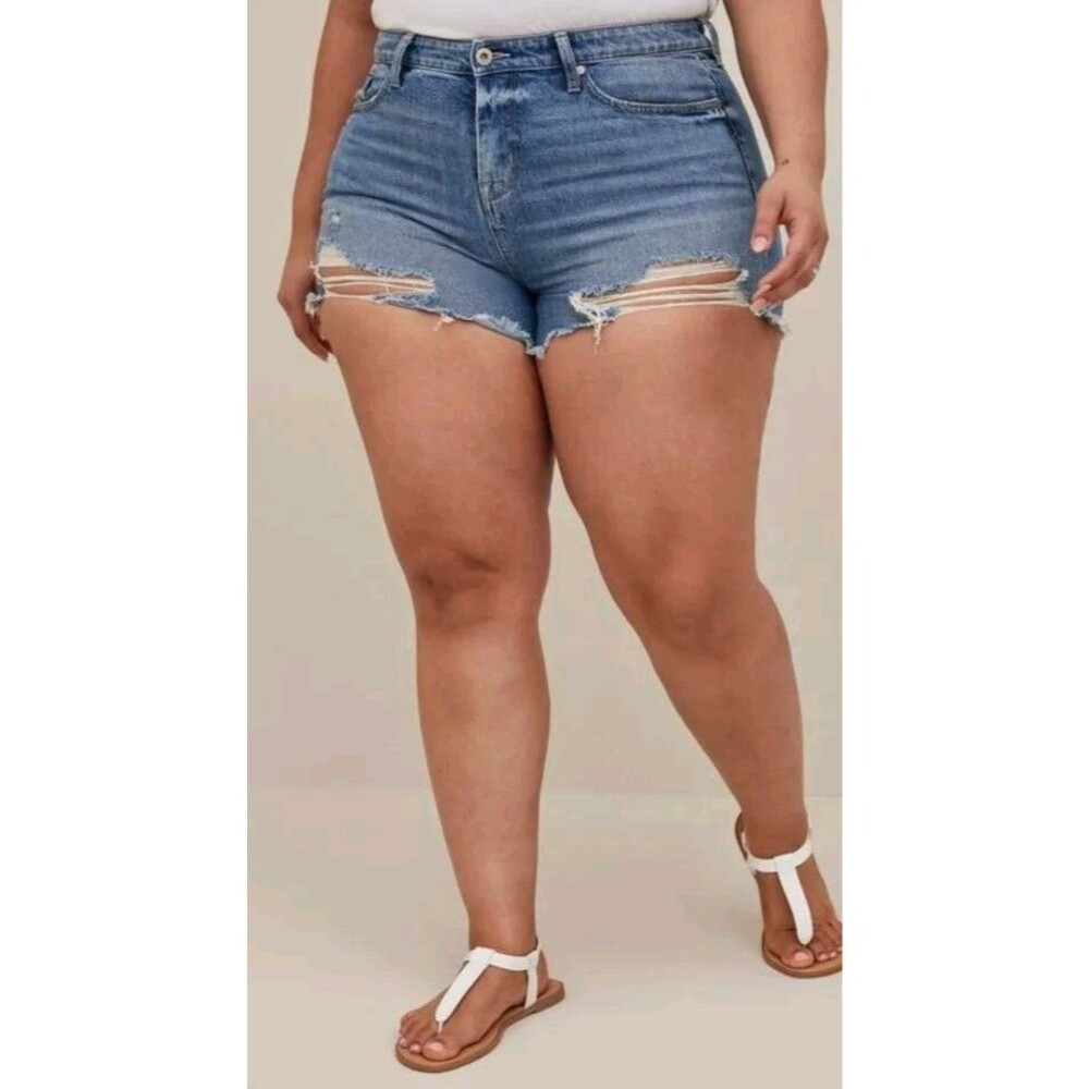 Size 10 Torrid Mid-Rise Shortie Jean Shorts - Classic Denim Medium Wash ATTABOY